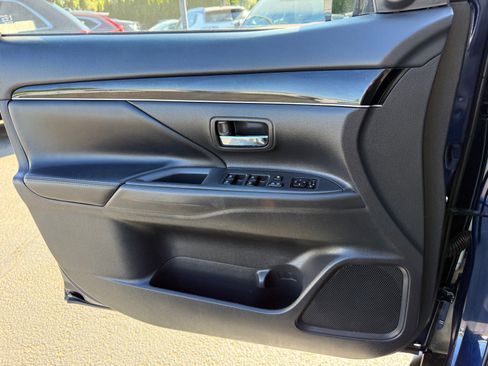 Used 2020 Mitsubishi Outlander SE image 22