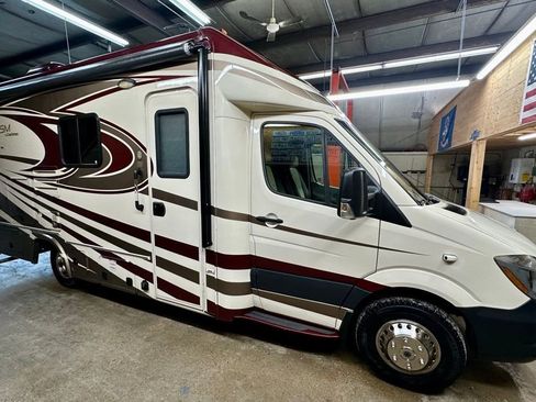 Used 2015 Mercedes-Benz Sprinter 3500 image 2