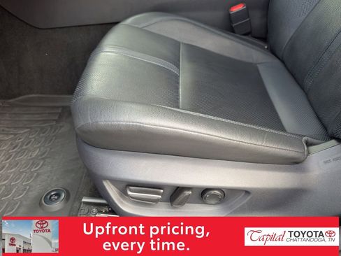 Used 2025 Toyota Camry XSE FWD image 10