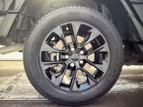 Used 2023 Jeep Wrangler Unlimited Sahara image 7