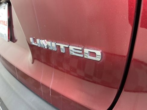 Used 2021 Jeep Cherokee Limited image 3