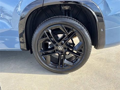 New 2026 Volkswagen Tiguan SE R-Line image 28