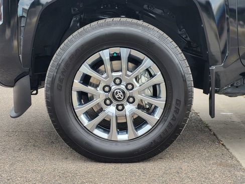Used 2024 Toyota Tacoma Limited w/ Limited Package (LT) AWD/4WD image 11