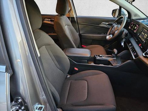 Used 2025 Kia Sportage LX image 23