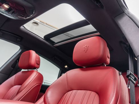 Used 2022 Maserati Levante Modena image 18