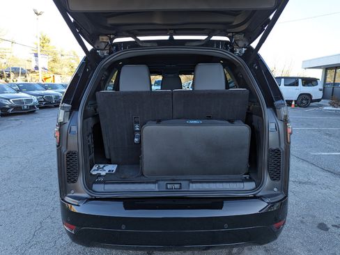 Used 2024 Land Rover Discovery Dynamic SE image 40