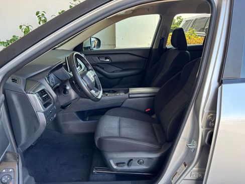 Used 2025 Nissan Rogue SV FWD image 29