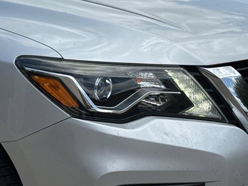 Used 2018 Nissan Pathfinder Platinum FWD image 4