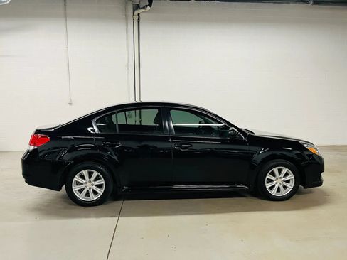 Used 2010 Subaru Legacy 2.5i Premium AWD/4WD image 9