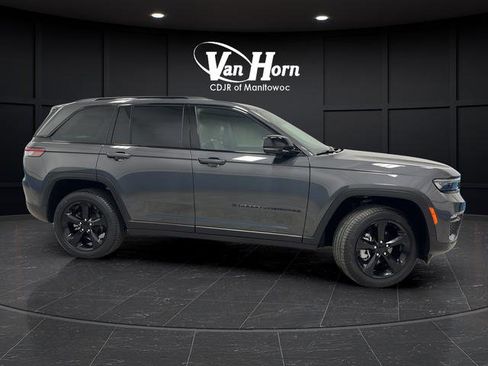 Used 2025 Jeep Grand Cherokee Limited w/ Black Appearance Package AWD/4WD image 8