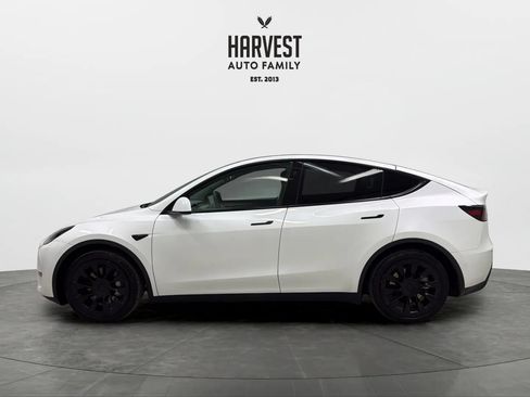 Used 2024 Tesla Model Y Long Range AWD/4WD image 2