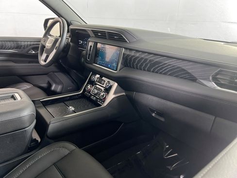 Used 2024 GMC Yukon XL Denali image 30