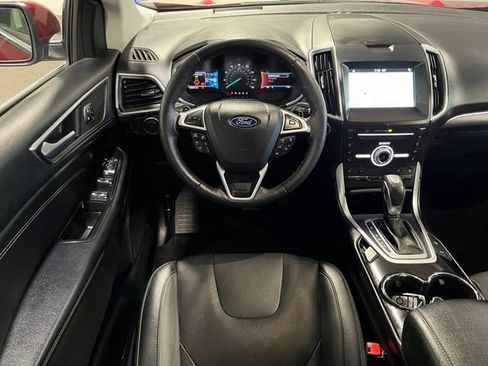Used 2018 Ford Edge Titanium w/ Equipment Group 302A AWD/4WD image 18