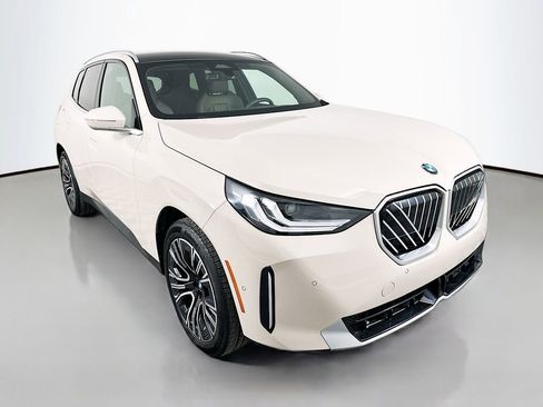 Used 2025 BMW X3 xDrive30i w/ Convenience Package image 3