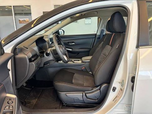 Certified 2025 Nissan Sentra SR FWD image 16