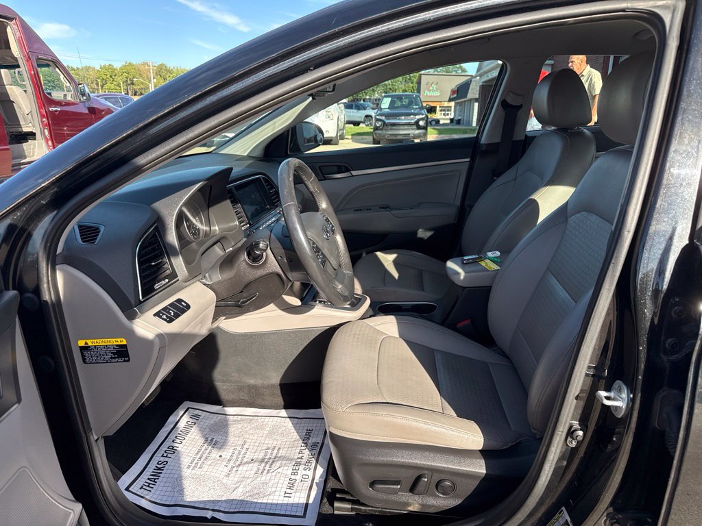 Used 2017 Hyundai Elantra Limited FWD image 23