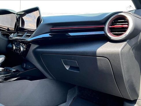 New 2026 Chevrolet Trax RS w/ Sunroof Package FWD image 9