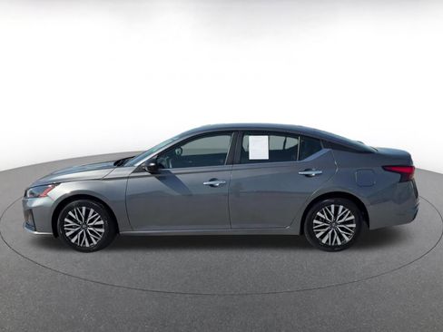 Used 2025 Nissan Altima 2.5 SV image 9