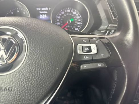Used 2018 Volkswagen Tiguan SEL AWD/4WD image 13