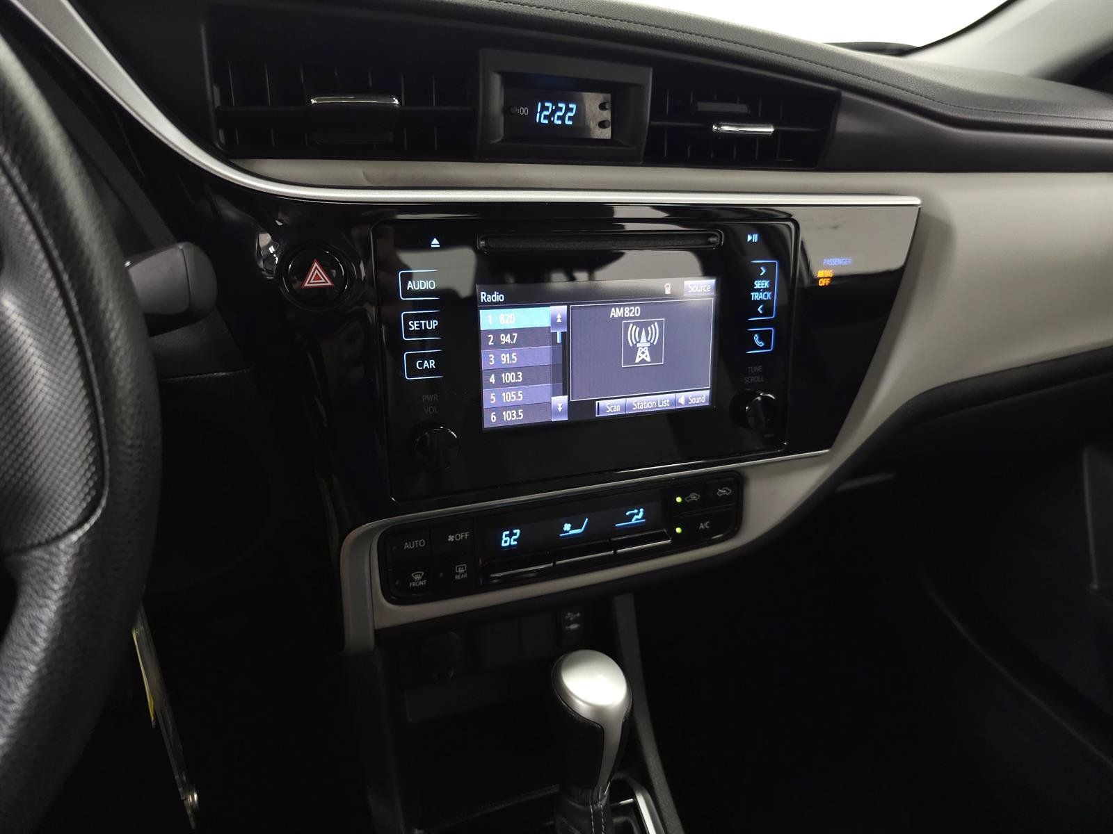 Used 2018 Toyota Corolla LE FWD image 19