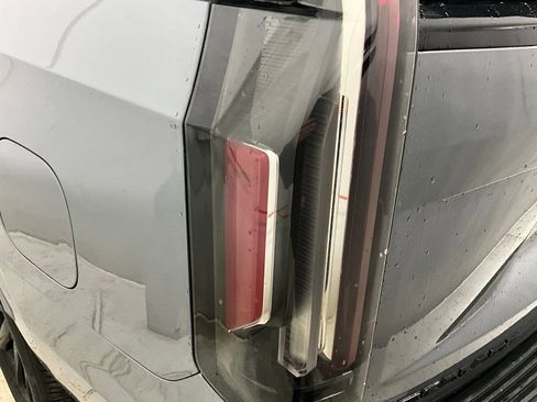 Used 2022 Cadillac Escalade ESV Sport w/ Touring Package image 24