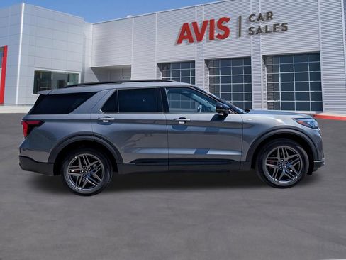 Used 2025 Ford Explorer ST-Line w/ ST-Line Street Pack AWD/4WD image 5