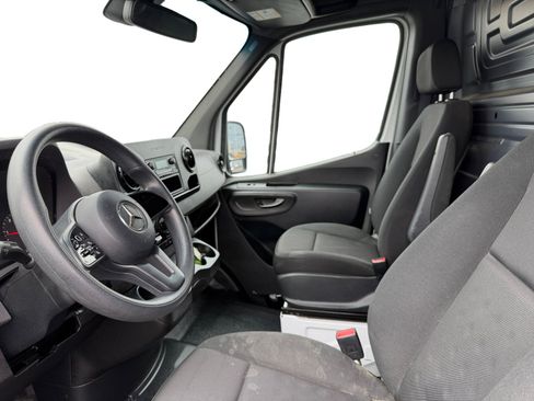 Used 2023 Mercedes-Benz Sprinter 2500 image 9