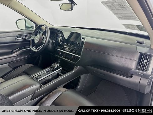 Certified 2025 Nissan Pathfinder SL image 29
