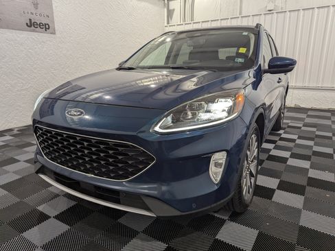 Used 2020 Ford Escape Titanium w/ Titanium Premium Package 2.0 AWD/4WD image 3