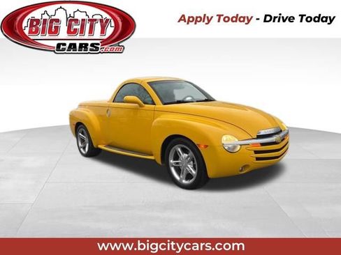 Used 2005 Chevrolet SSR w/ Preferred Equipment Group image 1