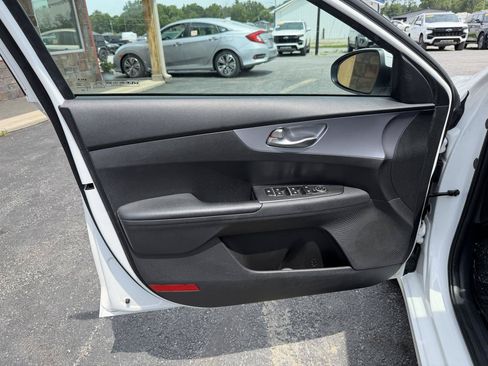 Used 2022 Kia Forte LXS FWD image 11