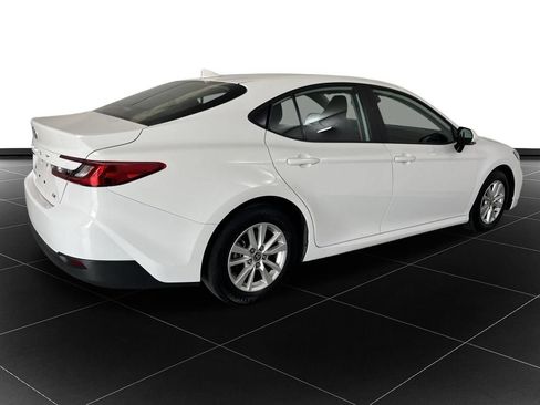 Used 2025 Toyota Camry LE FWD image 5