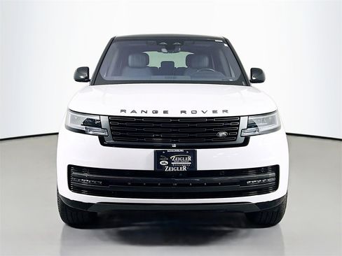 Used 2023 Land Rover Range Rover SE image 2