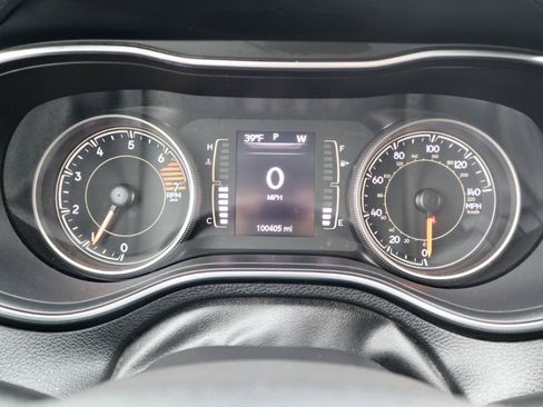 Used 2019 Jeep Cherokee Latitude Plus w/ Cold Weather Group AWD/4WD image 23