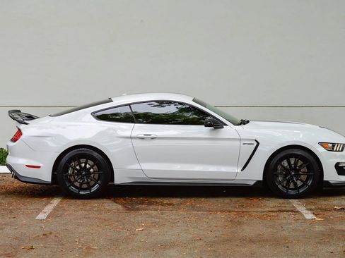 Used 2018 Ford Mustang Shelby GT350 w/ Convenience Package RWD image 18