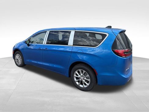 New 2027 Chrysler Pacifica Select AWD/4WD image 9