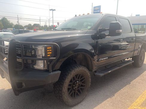 Used 2019 Ford F250 Lariat w/ Lariat Ultimate Package AWD/4WD image 2