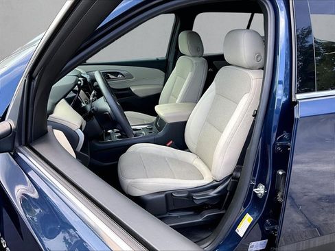 Used 2022 Chevrolet Traverse LS FWD image 27