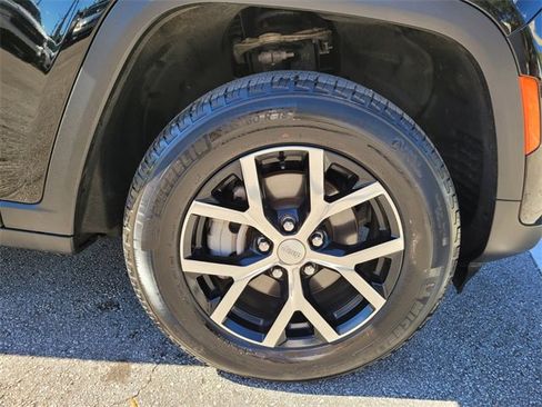 Used 2024 Jeep Grand Cherokee Limited image 26