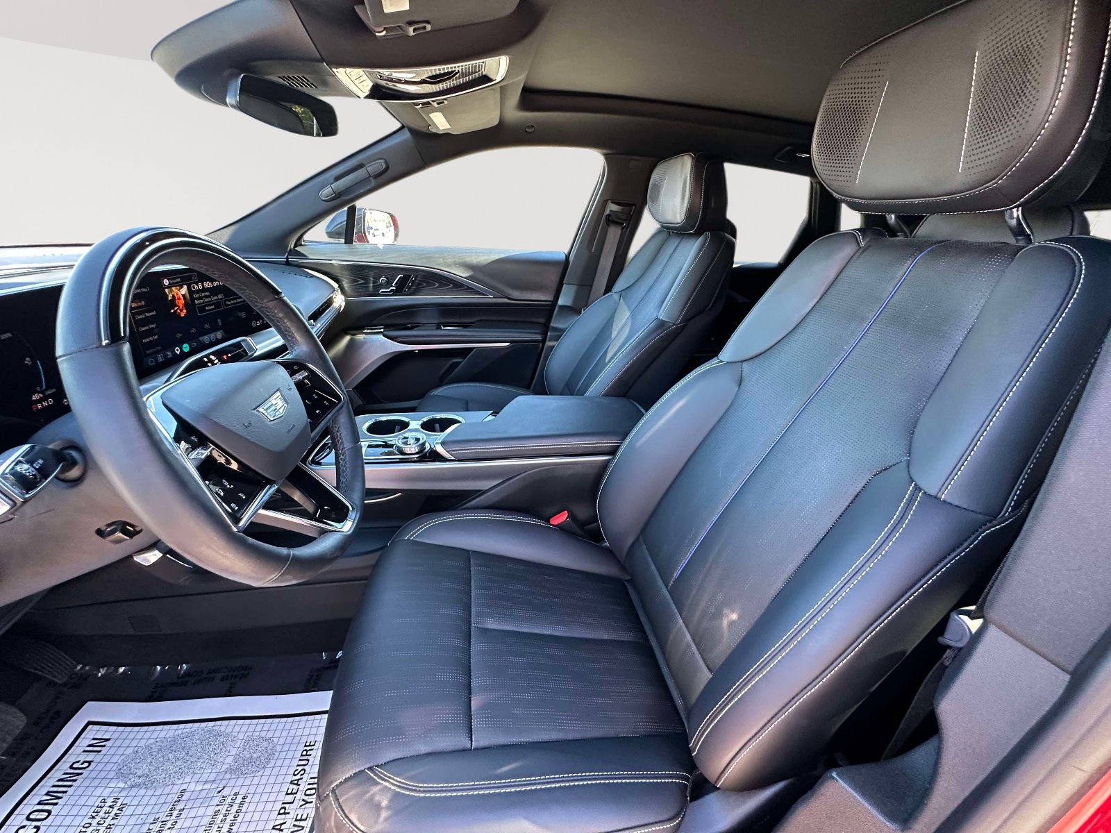 Certified 2024 Cadillac Lyriq Luxury AWD/4WD image 23