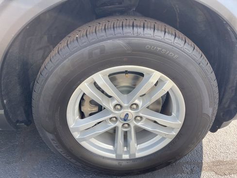 Used 2023 Ford Explorer XLT image 26