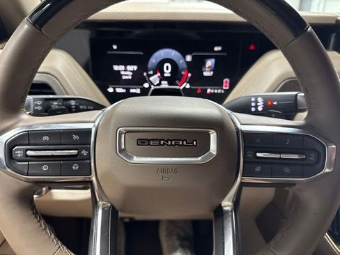 Used 2025 GMC Yukon XL Denali w/ Denali Reserve Package AWD/4WD image 14