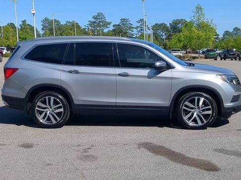 Used 2018 Honda Pilot Elite image 3