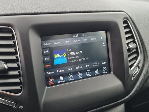 Used 2018 Jeep Compass Latitude w/ Popular Equipment Group AWD/4WD image 23