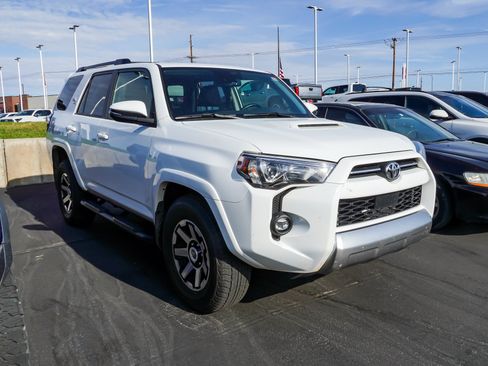 Used 2024 Toyota 4Runner TRD Off-Road Premium w/ Moonroof Package AWD/4WD image 2