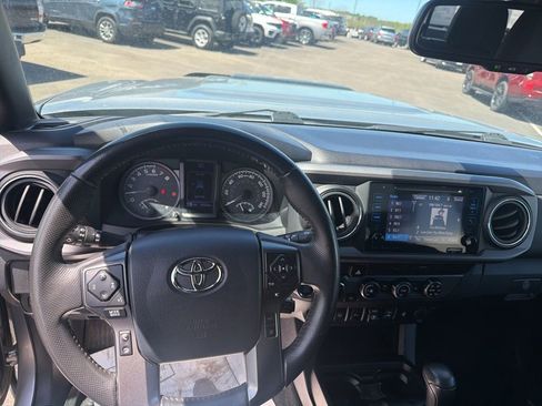 Used 2019 Toyota Tacoma TRD Sport w/ Technology Package AWD/4WD image 24