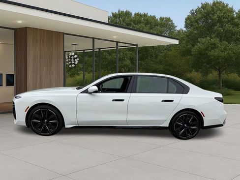 Used 2025 BMW 760i xDrive w/ Premium Package image 12