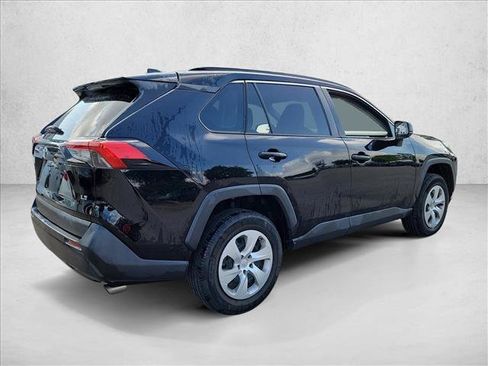Used 2021 Toyota RAV4 LE FWD image 5
