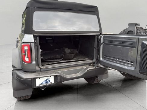 Used 2023 Ford Bronco Badlands w/ Sasquatch Package AWD/4WD image 11