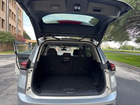 Used 2025 Nissan Rogue SV FWD image 26